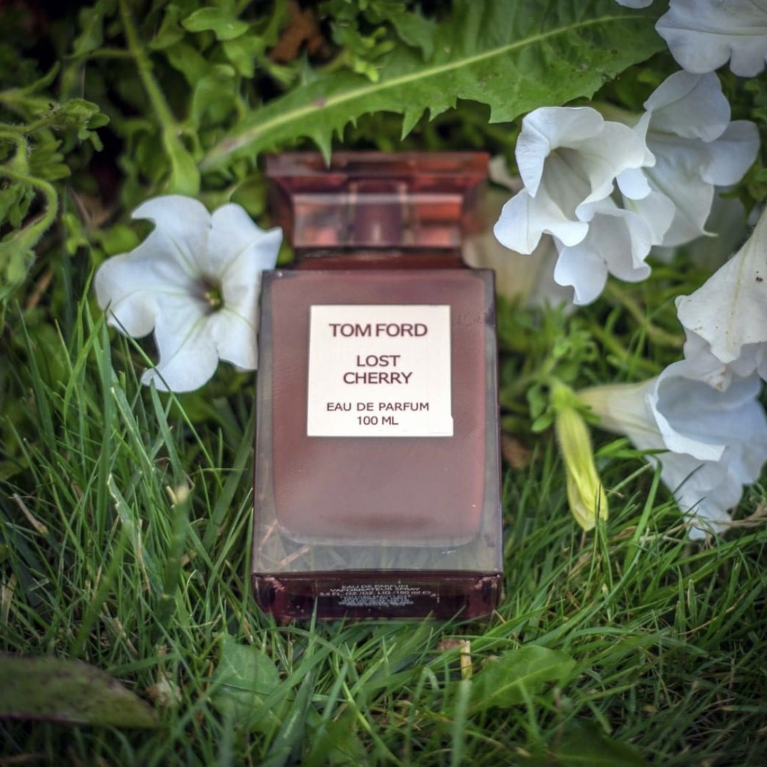 Tom Ford Private Blend: Bitter Peach – Не злоупотребявайте с него!&nbsp; 🍑🔥

Сочна праскова, ром и пачули се сливат в този нишов шедьовър – наситен, сладък и свеж - супер луксозен парфюм. Парфюм с който, постигаш целите си с лекота. Трайност над 24 часа, оставя интензивен ароматен коридор след вас с часове. Истински афродизиак в бутилка! ✨